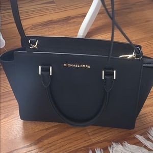 Black & gold Micheal Kors purse